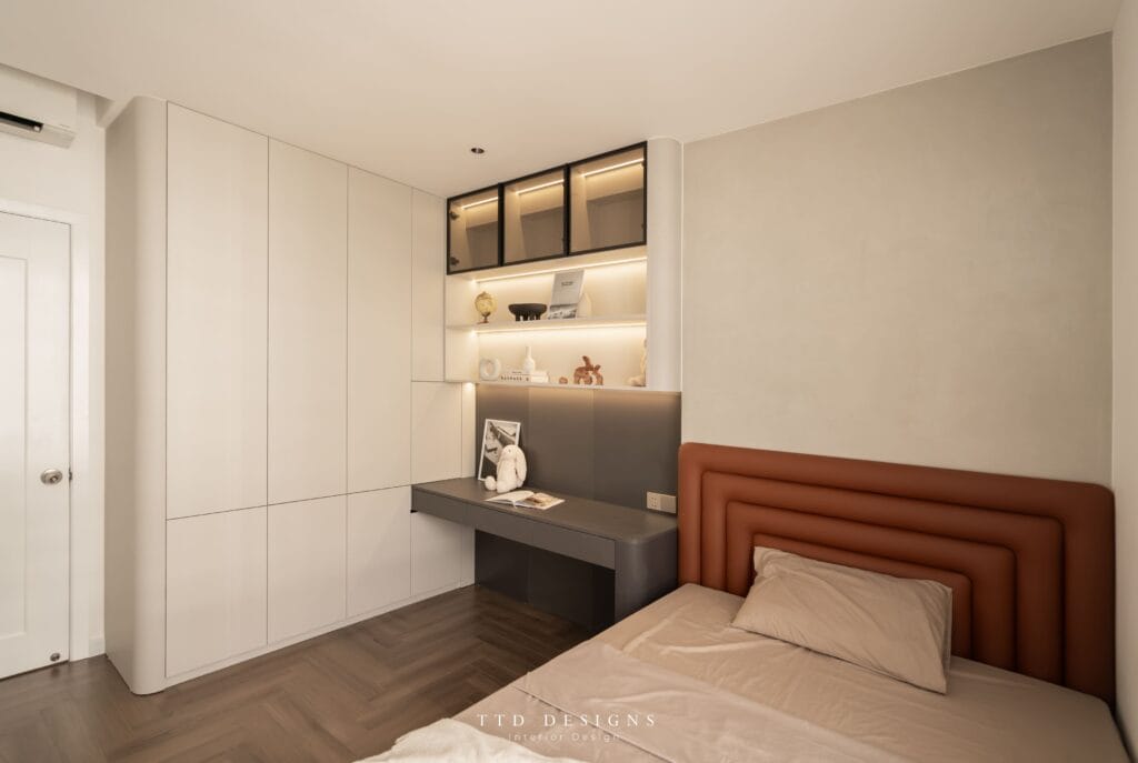 Cải tạo căn hộ 121m² sau hơn một thập kỷ thành không gian hiện đại. 19 Phòng ngủ cho bé bố trí gọn gàng , thoáng đãng