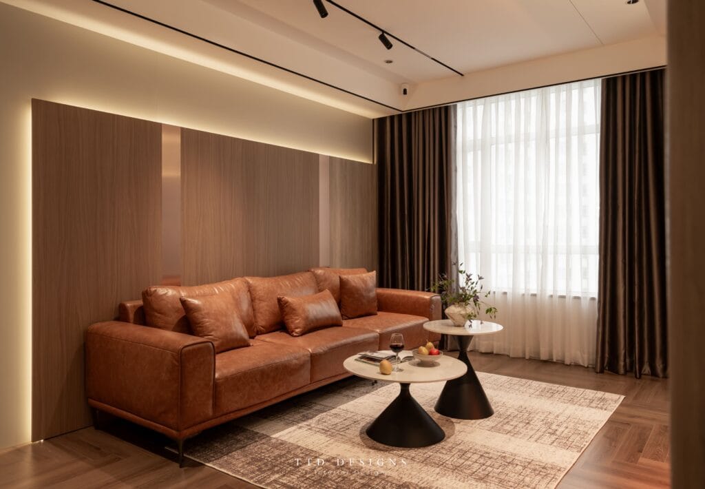 Cải tạo căn hộ 121m² sau hơn một thập kỷ thành không gian hiện đại. 6 sofa da sang trong