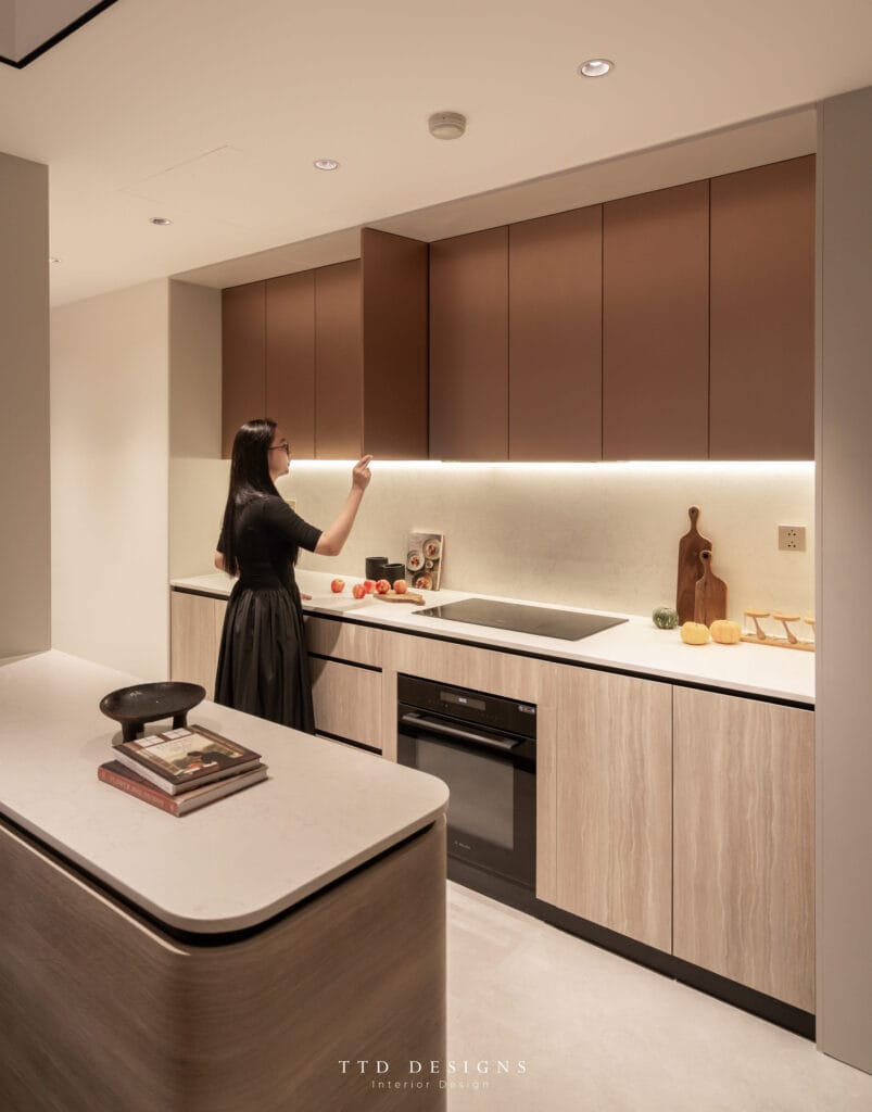 Cải tạo căn hộ 121m² sau hơn một thập kỷ thành không gian hiện đại. 11 Thiết kế bếp sang trọng cho căn hộ